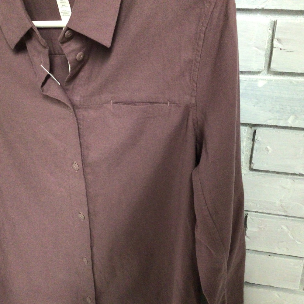 LULULEMON- Soft Flannel button down shirt in plum colour - SIZE 6 NWT - Picture 3 of 8